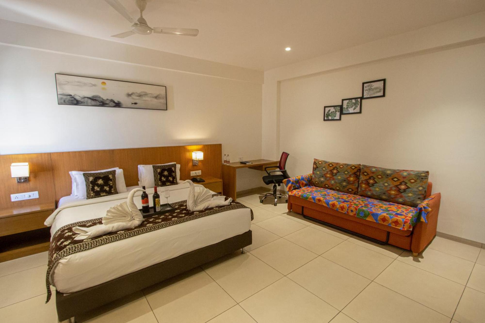 Monarch Express Chakan Hotel Exterior photo
